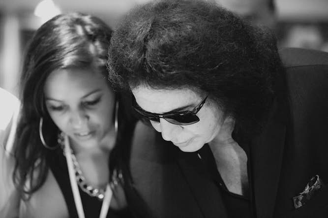 Photography Portfolio by P-O-L-O: Encore-Gene-Simmons-One-Day-at-the-G-Signing-Autographs-
